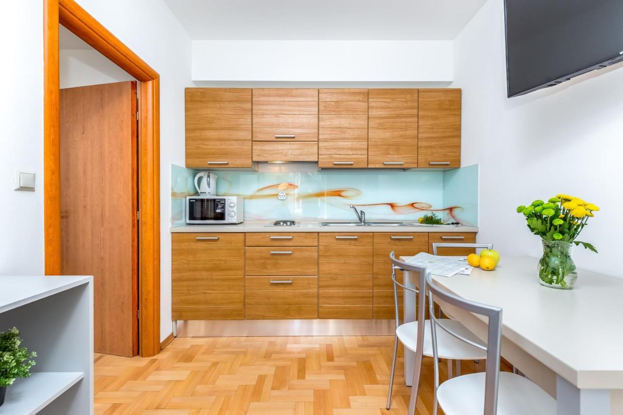 Main Street 2 Apartment