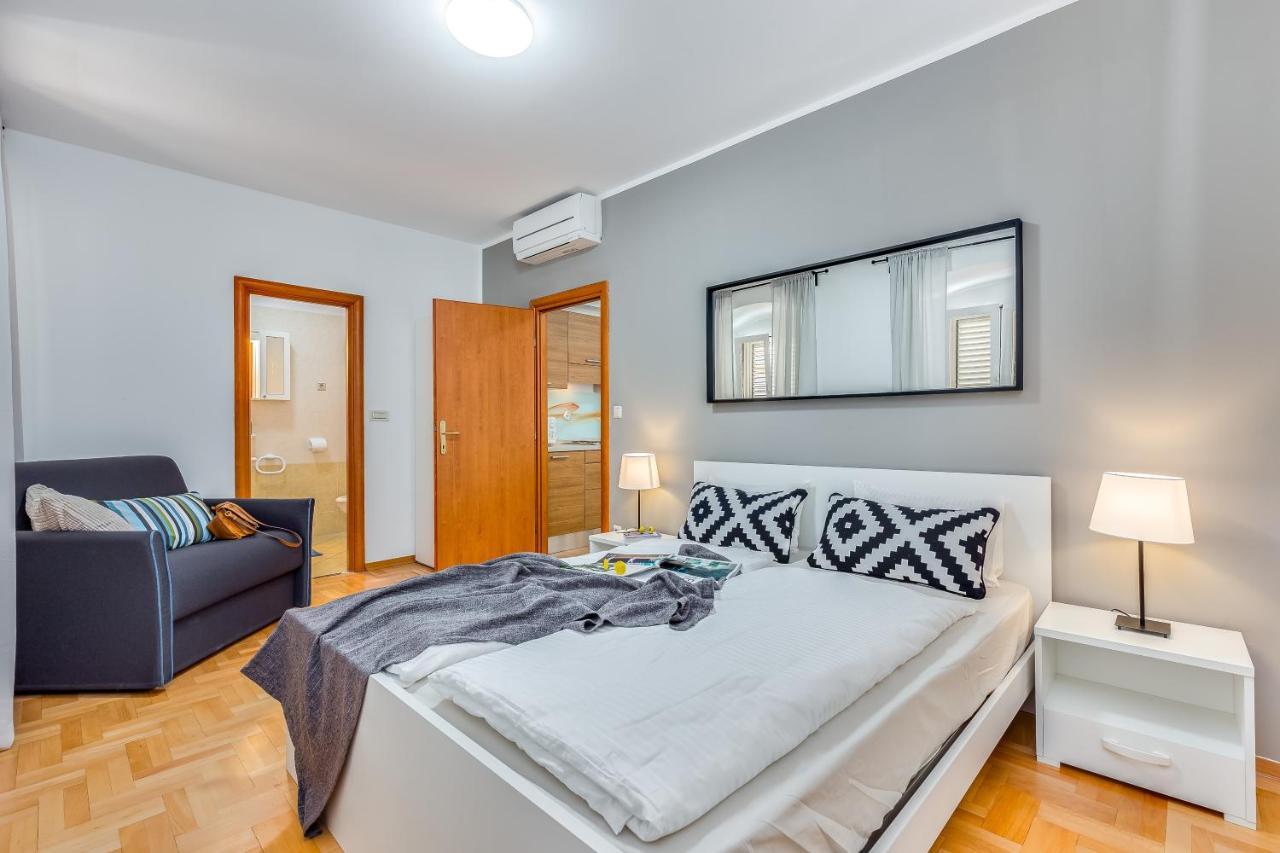 Main Street 2 Apartment