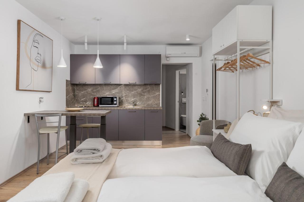 Main Street 2 Apartment *