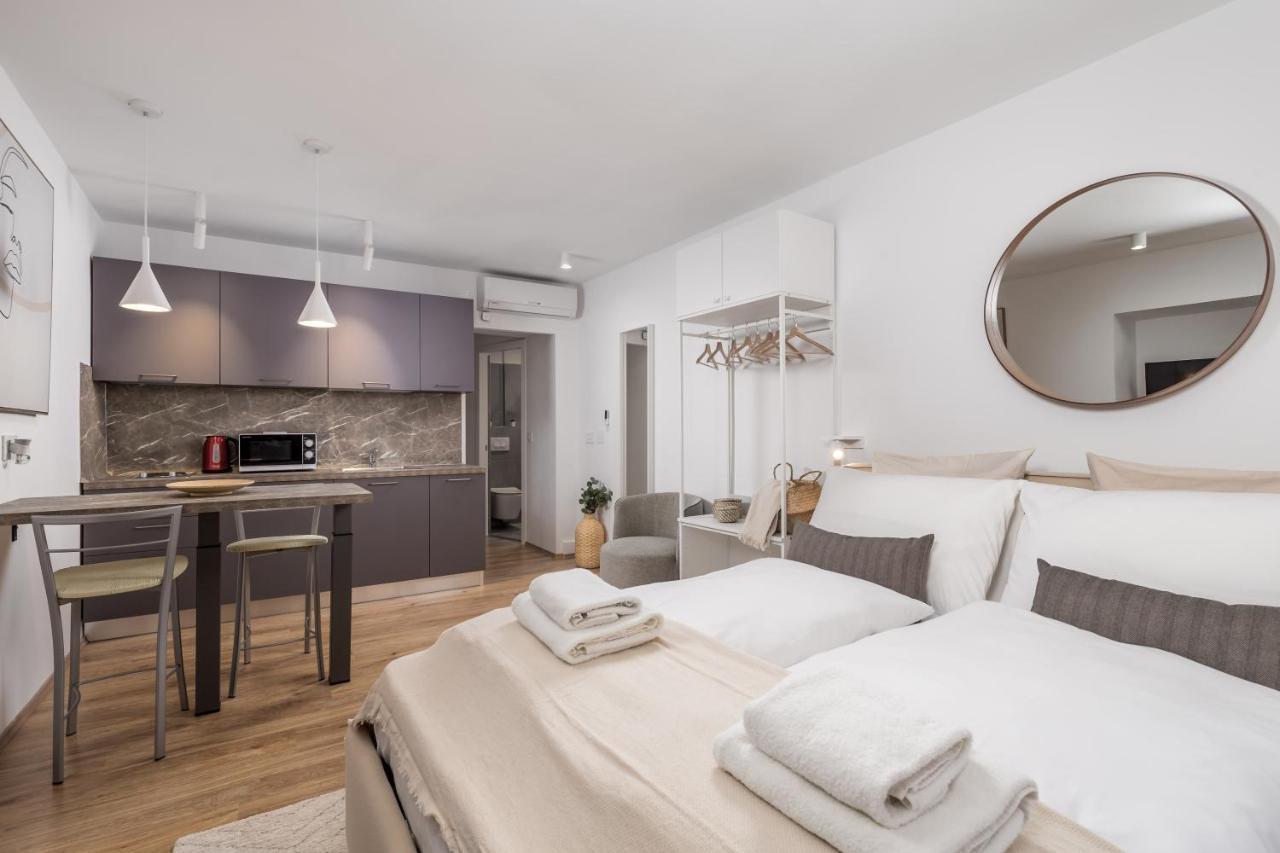 Main Street 2 Apartment