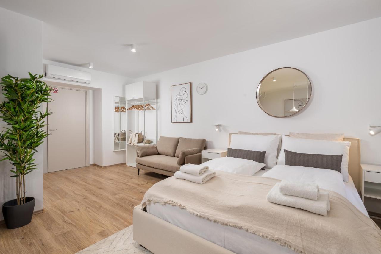 Main Street 2 Apartment *