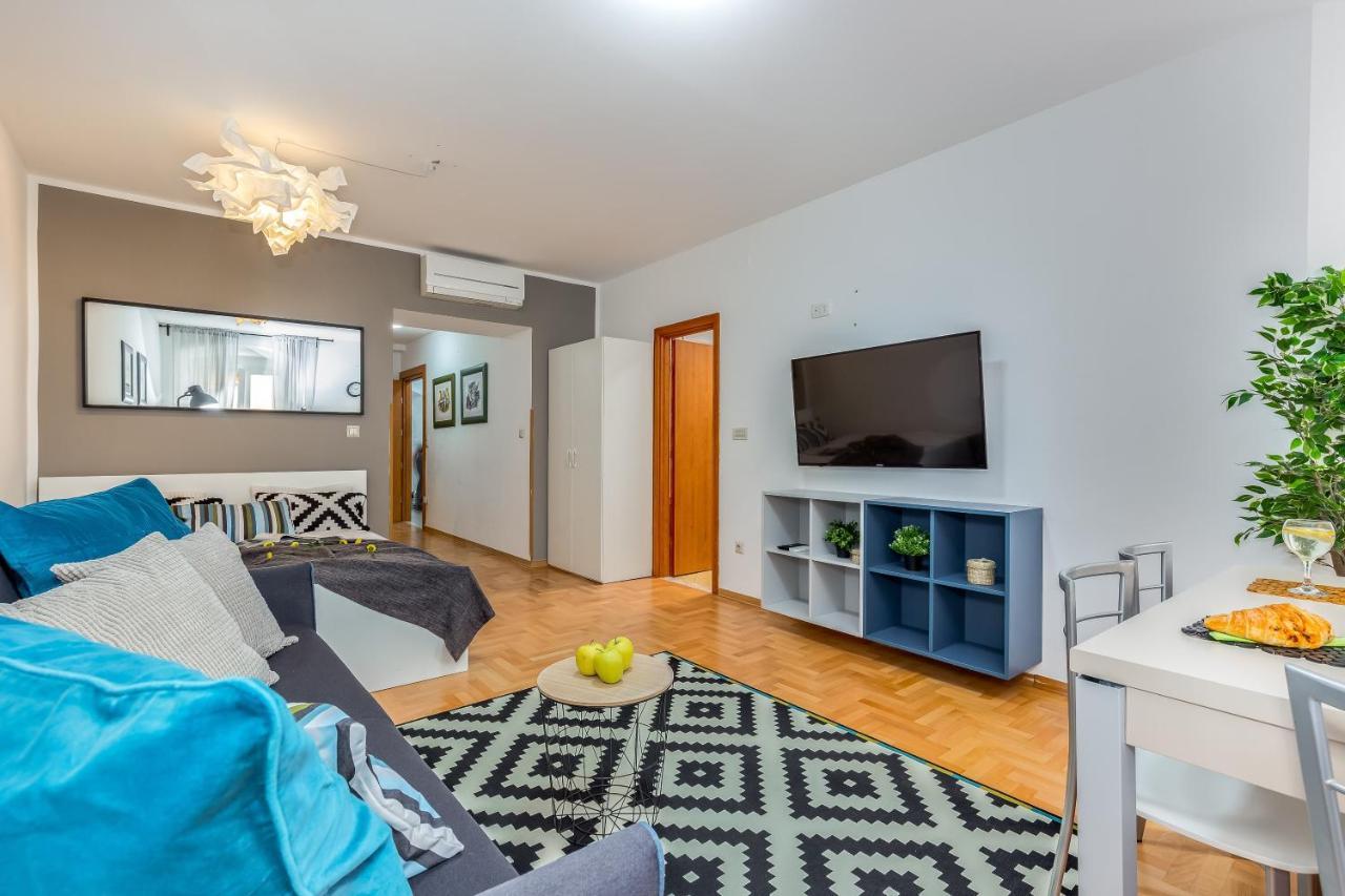Main Street 2 Apartment *
