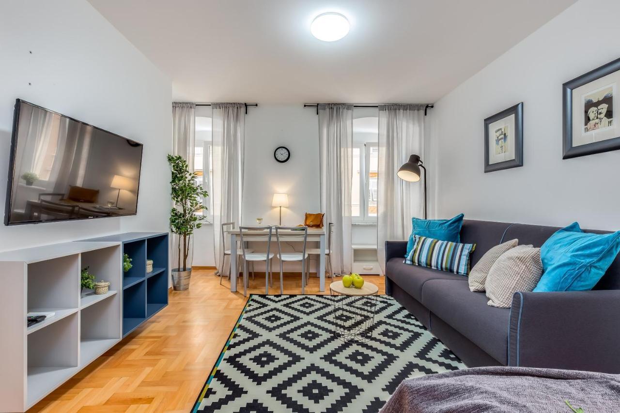 Main Street 2 Apartment